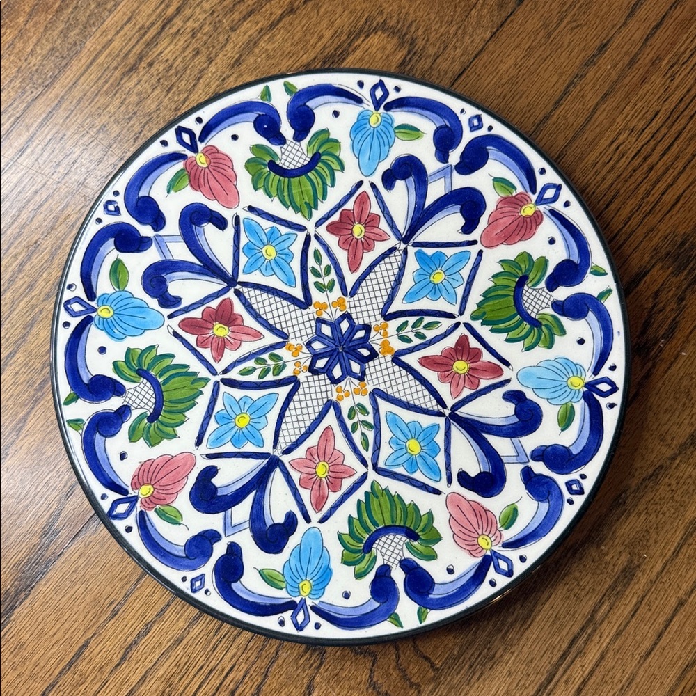 Vintage 9-Inch Hand-Painted Spanish Majolica Ceramic Plate by Caraman